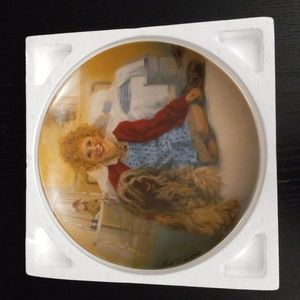 Knowles Annie and Sandy Plate